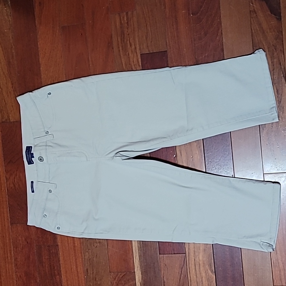 Talbots size 8 Capri jeans.